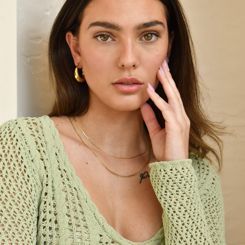 Colliers en acier inoxydable couleur or sur femme