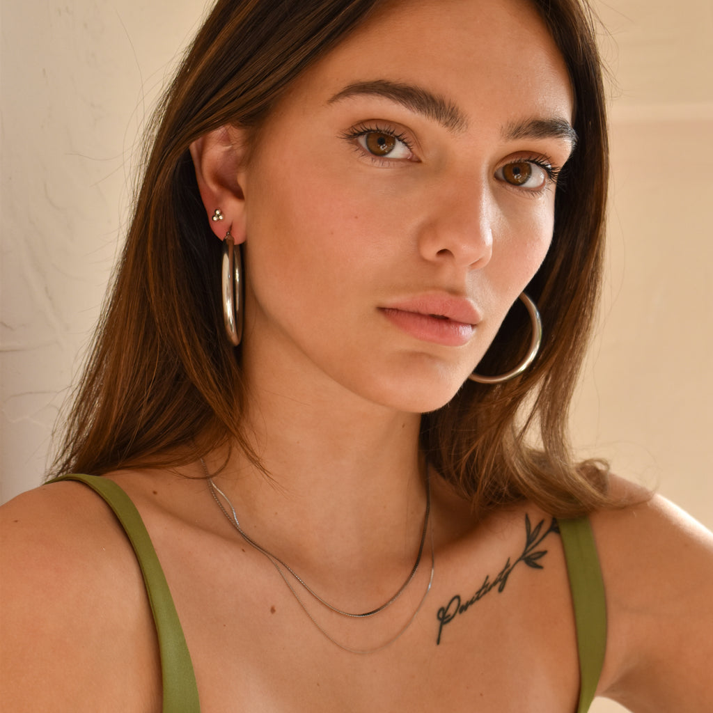 Boucles d'oreilles Tania BOLD et colliers en acier inoxydable